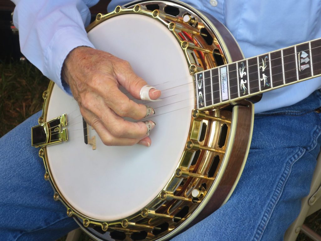 Banjo Fingerpicking - Banjo Vs Mandolin Guide